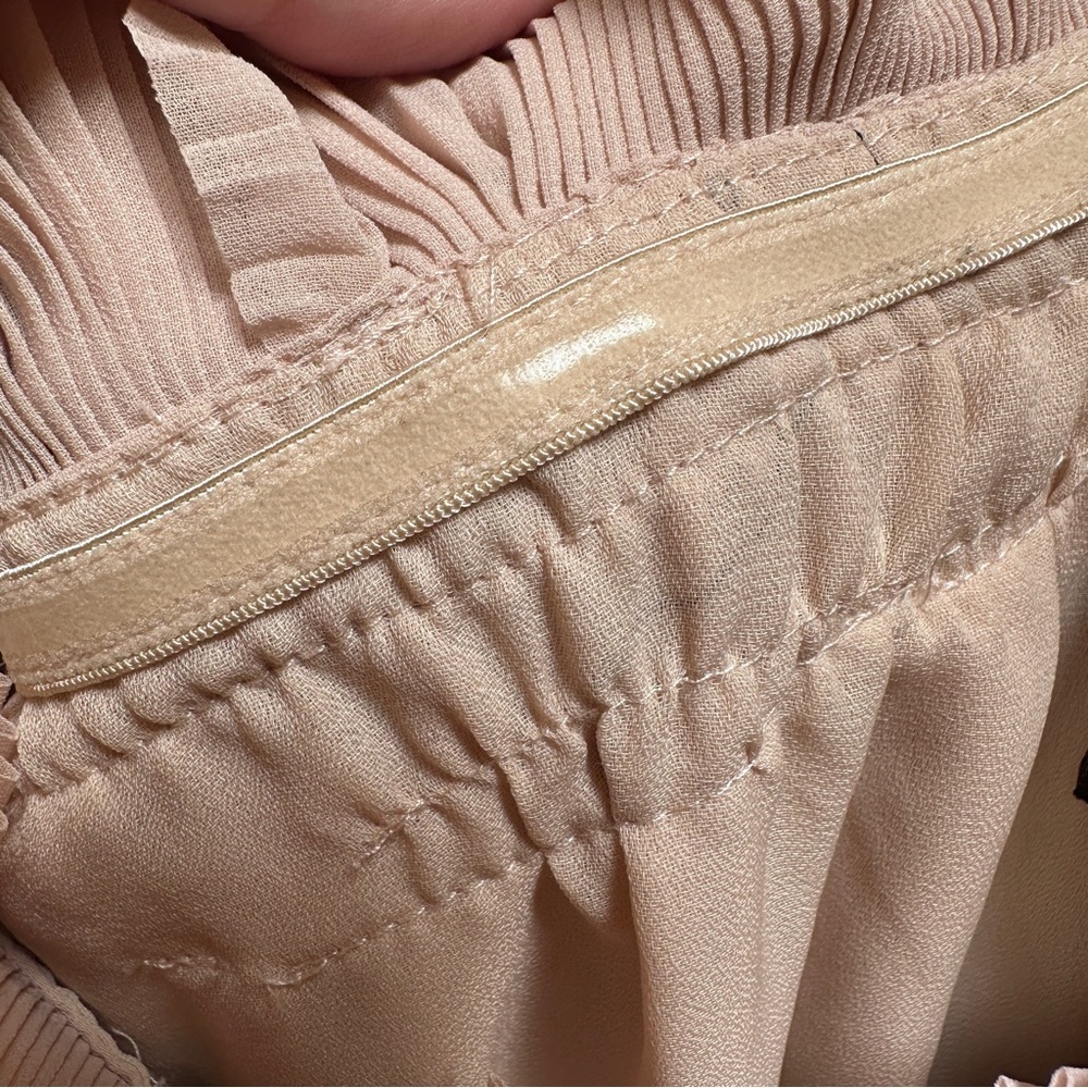 HM Ruffle Shoulder Dress - Picture 6 of 7